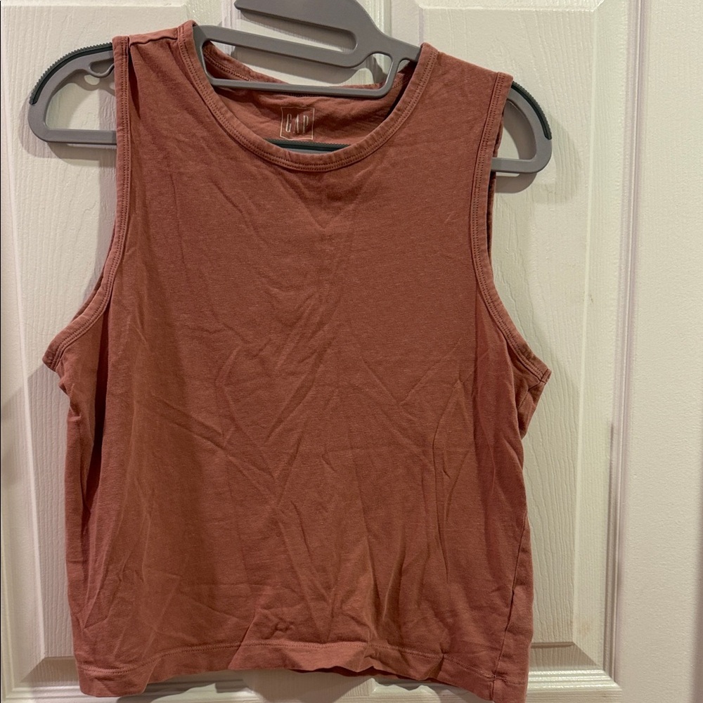 GAP Women's Muscle Tee in Warm Rust